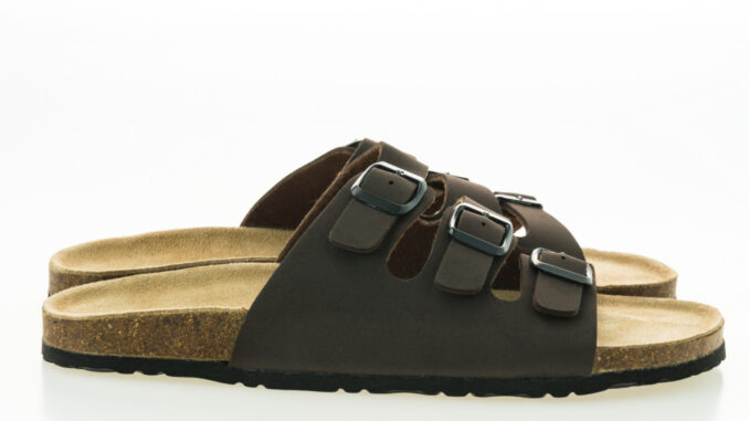 Sandales homme : les tendances incontournables de l'été