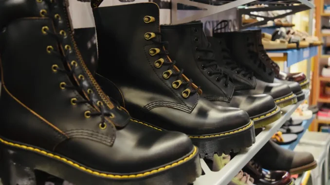 plusieurs paires de Doc Martens d'occasion